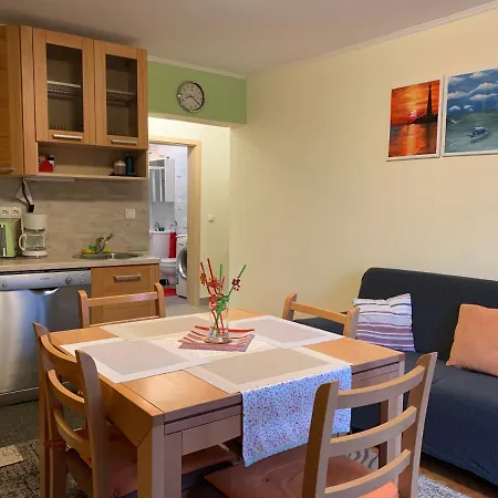 4mios アパート Ražanac