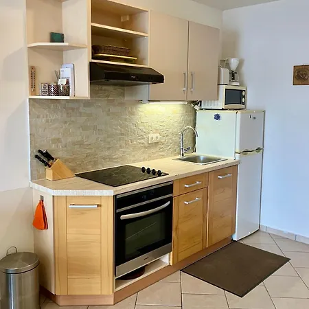 4mios アパート Ražanac